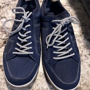 Johnnie O’s surfside sneaker